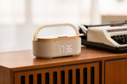 Bluetooth стерео-колонка "Smart Band" 10Вт (2х5Вт) с беспроводным (15W) ЗУ, лампой, часами, FM радио, бежевый, фото 1