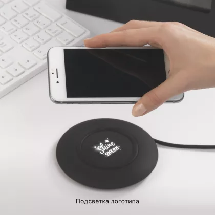 Настольное беспроводное зарядное устройство "Light SOFTTOUCH" с подсветкой логотипа, черный, фото 2