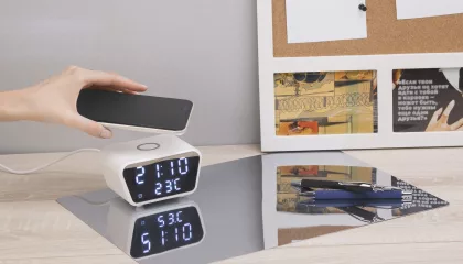 Настольные часы "Smart Clock" с беспроводным (15W) зарядным устройством, будильником и термометром, белый, фото 6