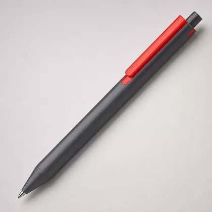 Пластиковая шариковая ручка "Эрика" из RABS, серый/красный