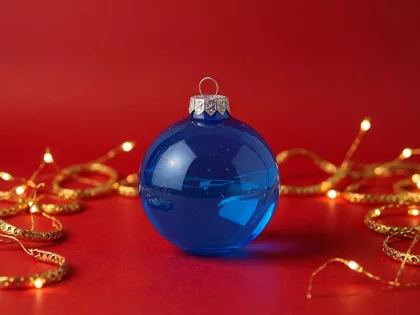 Стеклянный елочный шар "Christmas bauble", синий прозрачный, с серебристым колпачком в черной коробке, фото 5