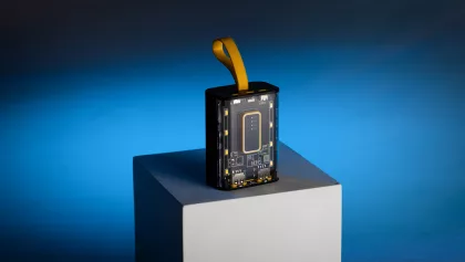 Зарядное устройство "Shine" 9000 mAh с LED-подсветкой, встроенными кабелями Type-C/Lightning/USB, черный с желтым, фото 8