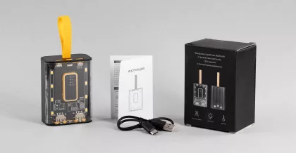 Зарядное устройство "Shine" 9000 mAh с LED-подсветкой, встроенными кабелями Type-C/Lightning/USB, черный с желтым, фото 9