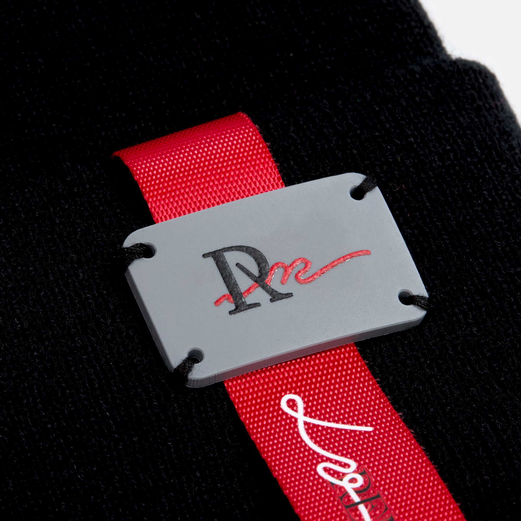 D-L1: Шелкотрансфер на лейбл